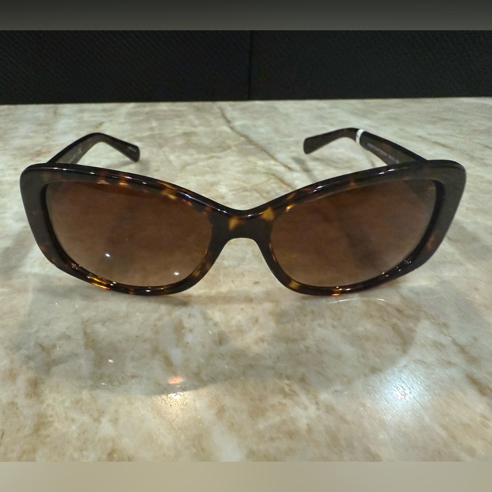 Coach HC8168 512013 Women's Rectangular Sunglasses - Dark
Tortoise - Picture 4 of 7
